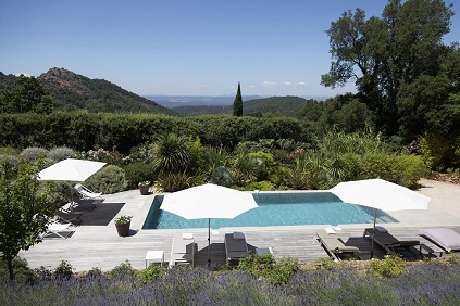 Beautiful contemporary villa set in a great central location in the Saint Tropez area