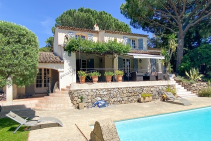 Amazing Provencal style villa overlooking the vinyards of Gassin