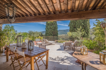 Exceptional charming house in lovely location with stunning views and extension possibilities