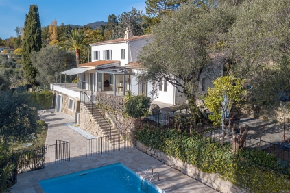 Fully renovated Provencal villa with beautiful views and walking distance from the village