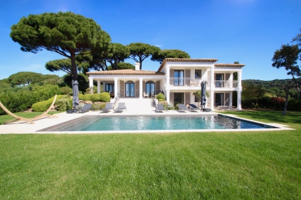 Very rare and charming sea view villa for sale in toplocation La Croix-Valmer