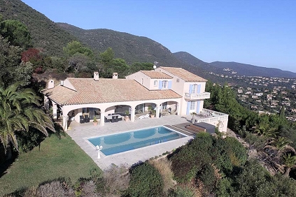 Impressive villa with fabulous views over the bay of Cavalaire