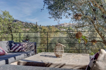 Beautiful villa with stunning views on St Paul de Vence