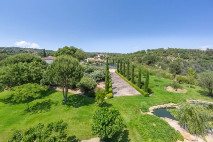 Beautiful domain of four villas close to St. Tropez