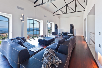 Exceptionele industriele loft met uitzicht op Cap Ferrat