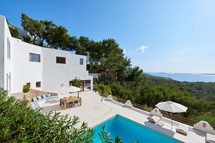 Zeer mooie Ibiza villa met schitterend zeezicht en verhuurlicentie