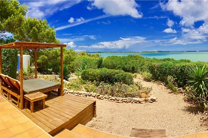 House with spectacular views and rental license for sale in Formentera