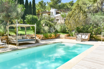 Schitterend Ibiza stijl landgoed omringd door natuur maar toch dicht bij Ibiza stad