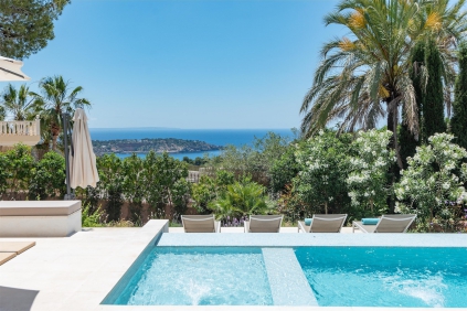 Elegant Ibiza style villa with beautiful sea view and rental license in Vista Alegre