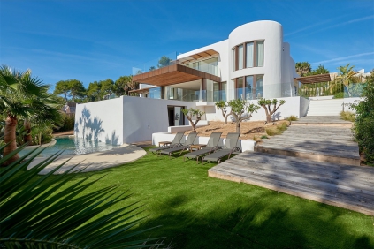 Smaakvolle luxe villa op loopafstand van het strand met prachtig uitzicht op Es Vedra 