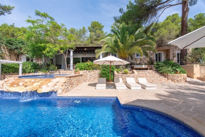 Super charmante Ibiza finca met verhuurlicentie, privacy en toplocatie tussen stad en strand