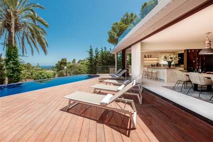 Stunning modern sea view villa with touristic rental license in Cap Martinet