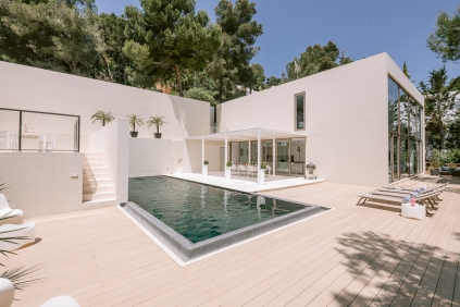 Schitterende designer villa in beveiligde urbanisatie dichtbij Ibiza stad