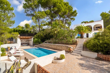 Super charming Ibiza villa with plenty of space and beautiful views in green West coast area 