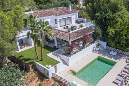 Top quality villa in gated community close to Ibiza town