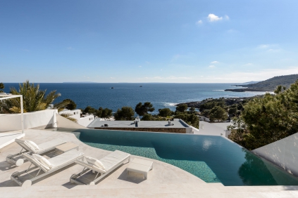 Schitterende moderne villa met spectaculair zeezicht in Roca Llisa