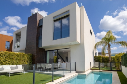 Luxury and modern villa with pool very close to Talamanca beach