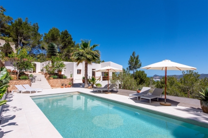 Charming Renovated Ibiza-Style Villa with Stunning Views near the islands' best beaches