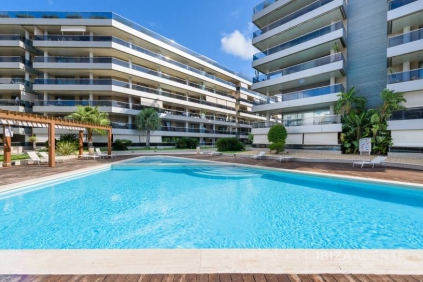 Luxurious and fully renovated 3 bed apartment in Marina Botafoch