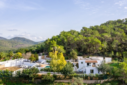 Fully renovated spacious Ibiza villa with separate guest house in Es Cubells