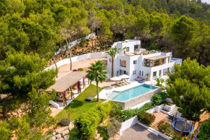 Schitterende Ibiza stijl villa met spectaculair zeezicht in Es Cubells