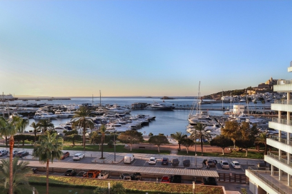 Superb luxurious apartment in best building of Marina Botafoch with mooring in front of the door