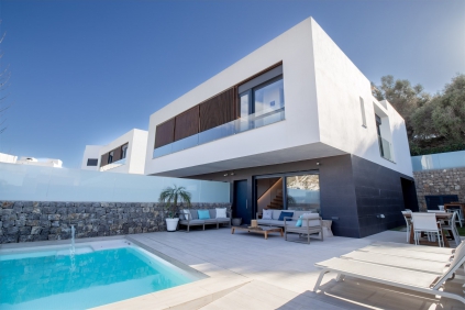 Luxurious Recently Built contemporary Villa within Walking Distance of Talamanca Beach