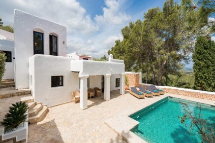 Lovely renovated Ibiza style property with valid touristic license