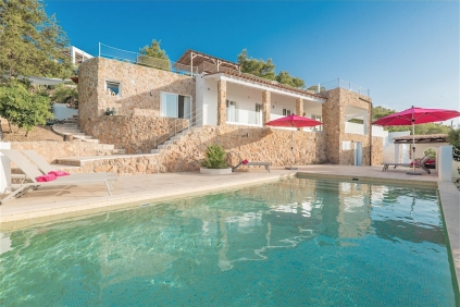 Sfeervolle gerenoveerde zeezicht villa bij Cala Bassa