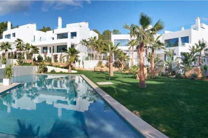 Modern new build villas walking distance to the beach!