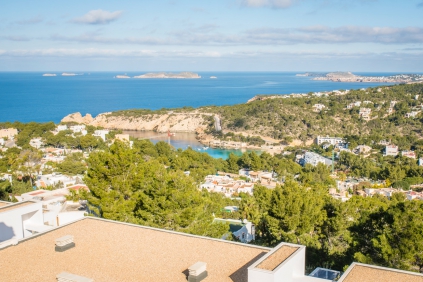 Schitterend nieuw gebouwd penthouse met panoramisch uitzicht over de baai van Cala Vadella