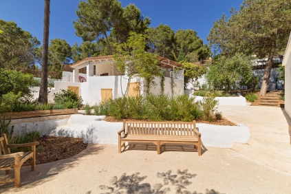 Fully renovated finca-style villa with separate guesthouse and stunning views
