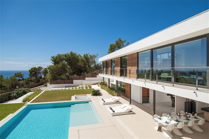 Schitterende moderne villa in beveiligd privé domein