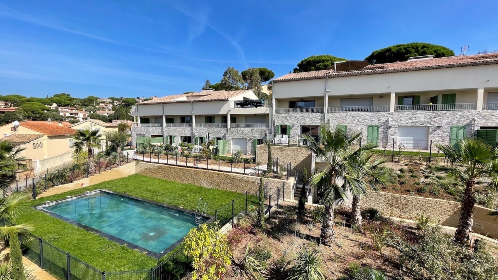 Stunning modern en luxurious penthouse with large terrace and sea view in the heart of Sainte Maxime