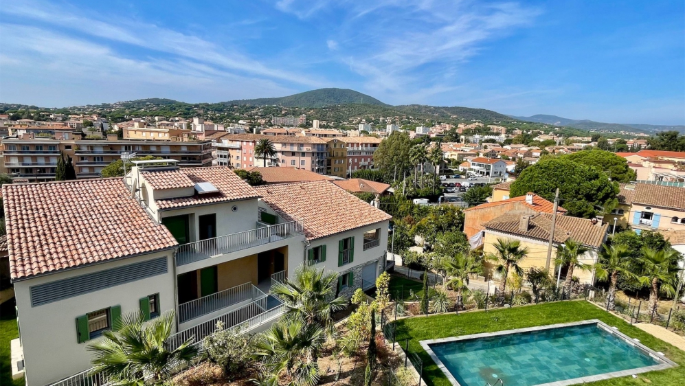 Schitterend modern penthouse met ruim dakterras in het gezellige centrum van Sainte Maxime