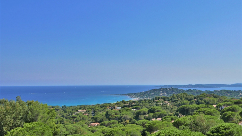 Large contemporary villa with a spectaculair sea view over the Gulf of Saint-Tropez.