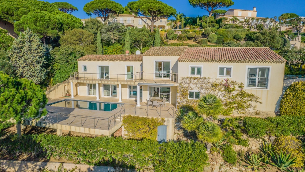 Large contemporary villa with a spectaculair sea view over the Gulf of Saint-Tropez.