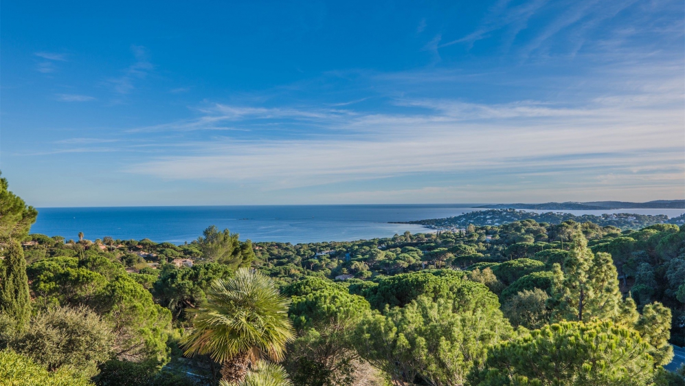 Fantastische moderne villa met spectaculair panoramisch uitzicht over de baai van St.Tropez