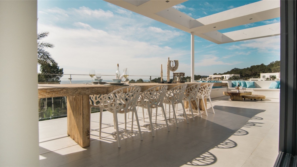 Stunning desiger villa with a tourist licence and excellent sea views in Vista Alegre