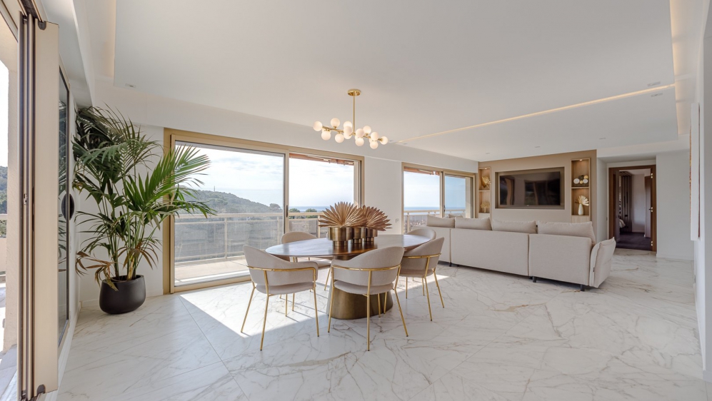 Stunnig high end sea view apartment in luxury residence close to Cannes