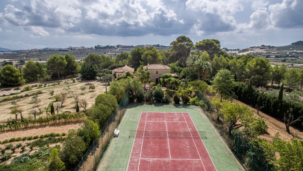 Schitterende authentieke finca met veel grond en eigen tennisbaan