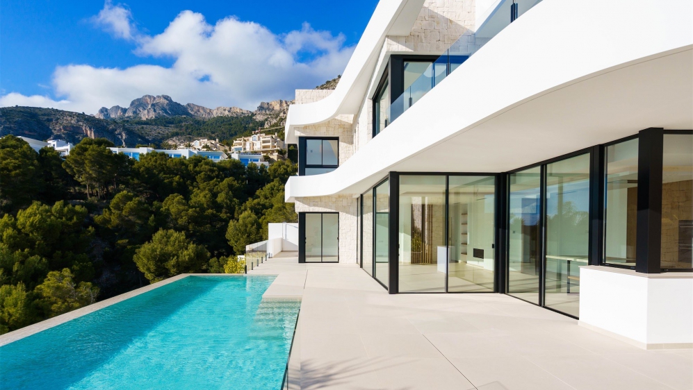 Brand new top quality modern villa with spectacular sea views