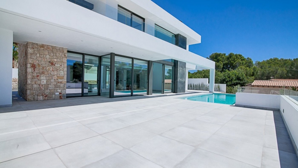 Nieuwe instapklare moderne villa op loopafstand van het centrum en strand van Moraira