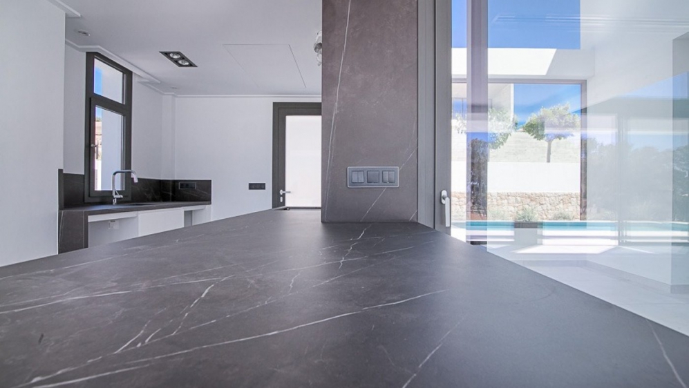 Nieuwe instapklare moderne villa op loopafstand van het centrum en strand van Moraira