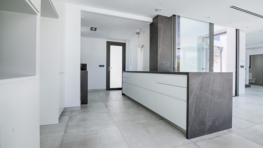 Nieuwe instapklare moderne villa op loopafstand van het centrum en strand van Moraira