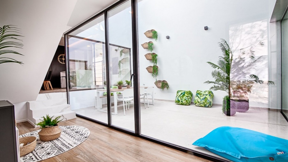 Stunning contemporary townhouses just 300 m from the beach and towncenter of Moraira