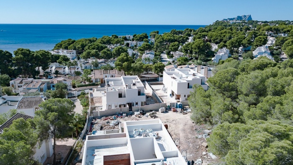 Stunning contemporary townhouses just 300 m from the beach and towncenter of Moraira