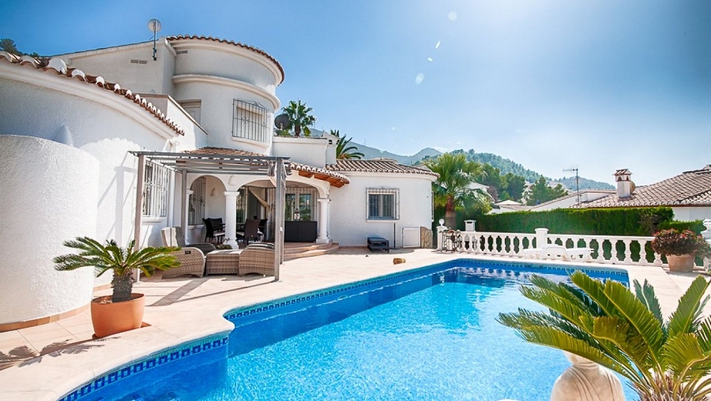 Perfect onderhouden villa voor geweldige prijs met prachtig uitzicht en verwarmd zwembad