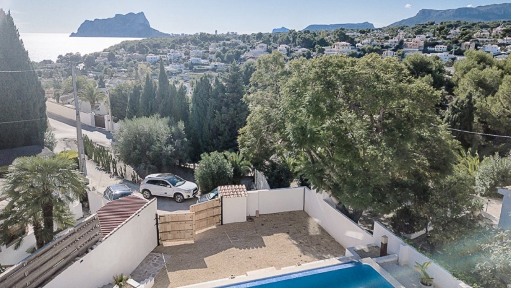 Sfeervolle 'Ibiza stijl' villa van hoge kwaliteit met zeezicht en gastenverblijf