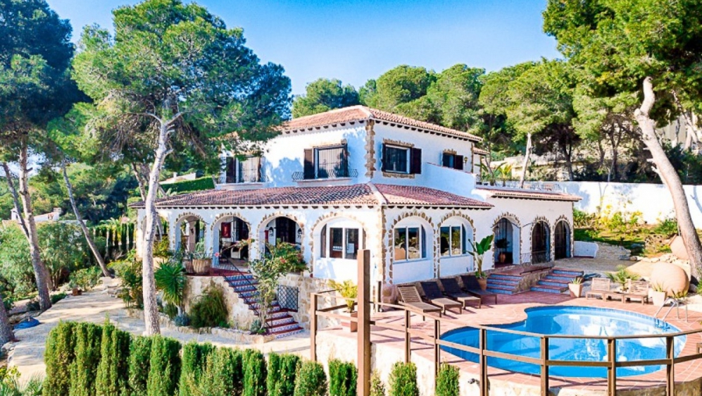 Stunning authentic finca within walking distance from Moraira centre